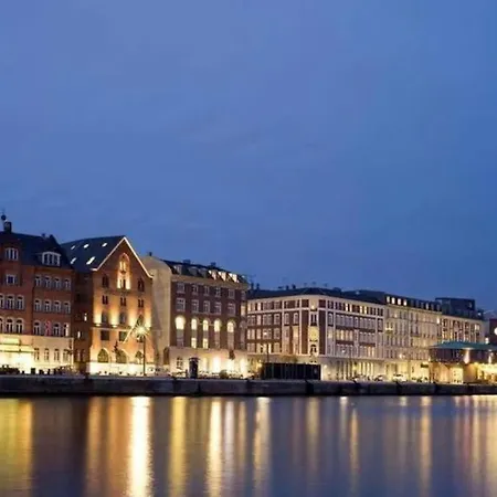Beautiful Modern Spacious Waterfront 125 M2 *